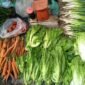 Sayuran segar dijajakan pedagang di Pasar Tradisional Lemabang, Palembang, Kamis (4/12/2025). (Foto: RRI/Difia Octafani)