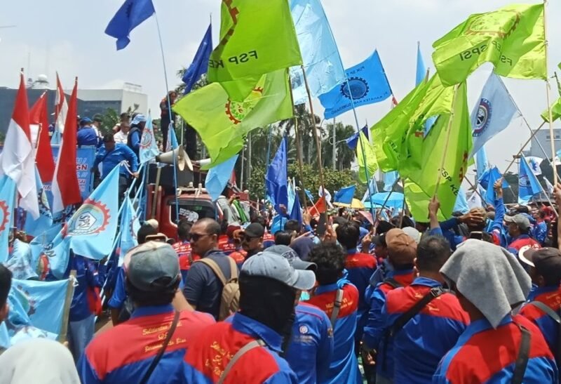 Ratusan buruh melakukan demo terkait revisi Upah Minimum Provinsi (UMP) DKI Jakarta tahun 2026 (Ist) : indonesiaonline