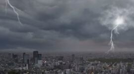 Ilustrasi cuaca ekstrem. Badan Meteorologi, Klimatologi, dan Geofisika (BMKG) merilis peringatan dini potensi cuaca ekstrem yang diprediksi terjadi di sejumlah wilayah Indonesia

