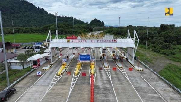 Gerbang Tol Padang-Sicincin yang telah masuk tahap persiapan operasional (Foto: pu.go.id)