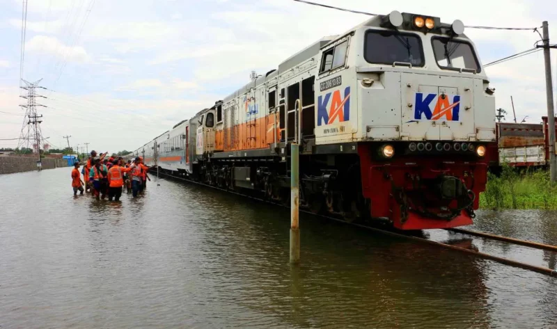 ILUSTRASI. PT Kereta Api Indonesia atau KAI (Persero) membatalkan 38 perjalanan kereta imbas banjir yang meluas pada hari ini, Minggu (18/1/2026). (Tribun Jateng/Hermawan Handaka)