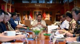Presiden Prabowo Subianto memimpin rapat terbatas bersama sejumlah menteri Kabinet Merah Putih di Hambalang, Kabupaten Bogor, pada Minggu, (16/3/2025).( Foto: Muchlis Jr - Biro Pers Sekretariat Presiden)