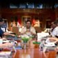 Presiden Prabowo Subianto memimpin rapat terbatas bersama sejumlah menteri Kabinet Merah Putih di Hambalang, Kabupaten Bogor, pada Minggu, (16/3/2025).( Foto: Muchlis Jr - Biro Pers Sekretariat Presiden)