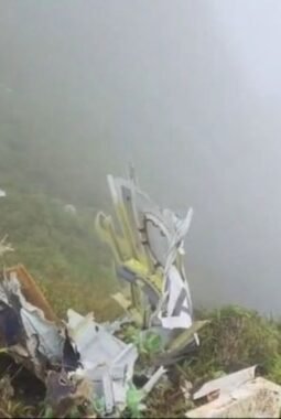 Evakuasi Pesawat ATR Indonesia Air Transport: Puing Ditemukan di Gunung Bulusaraung Maros, Satu Korban Teridentifikasi