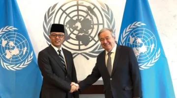 Menteri Luar Negeri RI Sugiono saat bertemu Sekretaris Jenderal PBB António Guterres di Markas Besar PBB, New York.
Sumber foto: Biro Pers Kementerian Luar Negeri RI / Kemlu RI