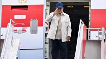 Presiden Prabowo Subianto melakukan kunjungan Kerja ke Washington DC, Amerika Serikat. Kepala Negara dan rombongan terbatas lepas landas dari Pangkalan TNI AU Halim Perdanakusuma, Jakarta, Senin (16/02/2026). (foto ksp.go.id)

