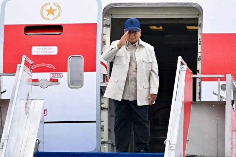 Presiden Prabowo Subianto melakukan kunjungan Kerja ke Washington DC, Amerika Serikat. Kepala Negara dan rombongan terbatas lepas landas dari Pangkalan TNI AU Halim Perdanakusuma, Jakarta, Senin (16/02/2026). (foto ksp.go.id)
