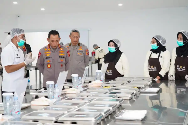 Polri Miliki 1.179 SPPG, Program MBG Serap Sekitar 58 Ribu Tenaga Kerja [foto: Tribunbanyumas.com]