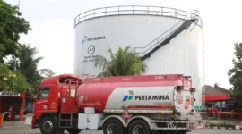 ILUSTRASI. PT Pertamina Patra Niaga mengklaim stok BBM aman jika pengelola stasiun pengisian bahan bakar umum (SPBU) swasta membeli dari Pertamina ( Foto industri.kontan.co.id )