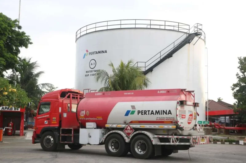 ILUSTRASI. PT Pertamina Patra Niaga mengklaim stok BBM aman jika pengelola stasiun pengisian bahan bakar umum (SPBU) swasta membeli dari Pertamina ( Foto industri.kontan.co.id )