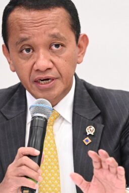 Bahlil Pasang Badan! Pastikan Stok BBM Aman 20 Hari ke Depan, Harga Subsidi Tak Goyang Hingga Lebaran