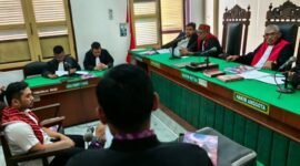 Amsal Christy Sitepu terdakwa kasus dugaan korupsi profil desa di Kabupaten Karo, menjalani sidang pembelaan, Rabu (4/3/26) di Pengadilan Tipikor Medan. (Istimewa axialnews.id)

