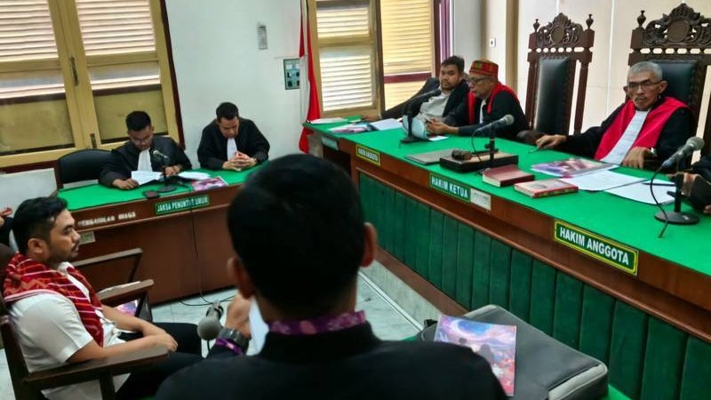 Amsal Christy Sitepu terdakwa kasus dugaan korupsi profil desa di Kabupaten Karo, menjalani sidang pembelaan, Rabu (4/3/26) di Pengadilan Tipikor Medan. (Istimewa axialnews.id)

