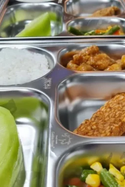 Tak Cuma Kenyang, Tapi Bergizi! Mendikdasmen Abdul Mu’ti Dorong Inovasi Menu Kreatif di Program Makan Gratis