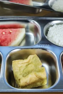 Pemerintah Pertimbangkan Pangkas Program Makan Gratis, Efisiensi atau Ancaman bagi Rakyat?