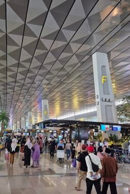 Antrean Panjang di Bandara Soekarno-Hatta Viral di Media Sosial, Penumpang Diminta Datang 3 Jam Sebelum Terbang