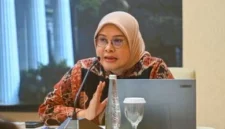 Plt Direktur Perlindungan Warga Negara Indonesia (PWNI) Kementerian Luar Negeri Heni Hamidah memberikan keterangan pers saat Press Briefing di Ruang Palapa, Kementerian Luar Negeri, Jakarta, Kamis (8/1/2026). ANTARA FOTO/Rivan Awal Lingga/tom.


