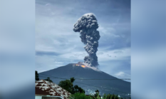 Marapi Erupsi Dini Hari, Aktivitas Vulkanik Masih Tinggi – Radius Aman Tetap 3 Km dari Kawah Verbeek