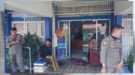 korban diamankan oleh petugas Satpol PP di kawasan Pasar Raya Padang pada Senin (23/3/2026) foto FB Rafles