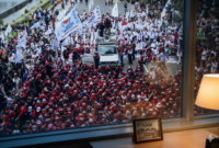 Ilustrasi Ribuan Buruh Mulai Bergerak ke Jakarta Jelang Peringatan May Day 2026 (Foto AI)