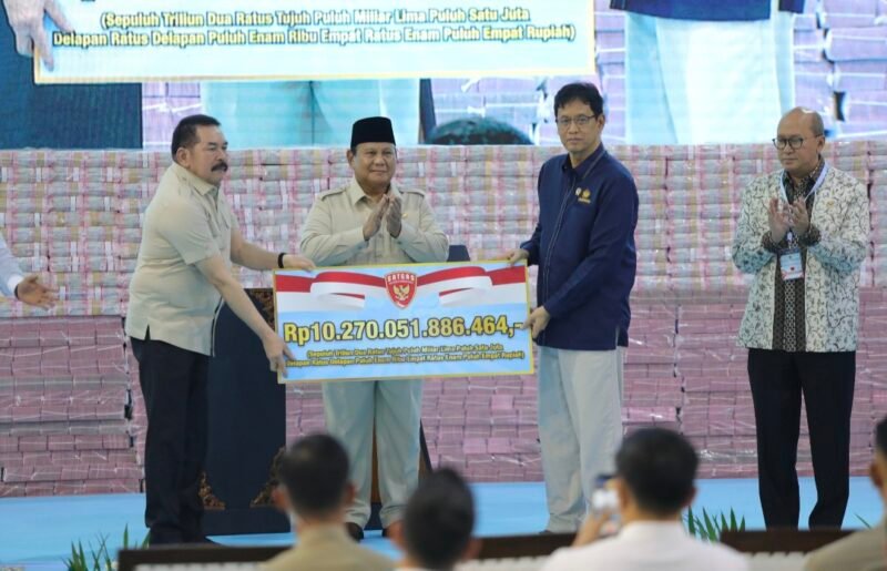 Satgas PKH Serahkan Rp10,27 Triliun dan 2,3 Juta Hektare Lahan ke Negara, Prabowo: Tambahan Rp49 Triliun Bulan Depan. Source: Google/SuaraRepublik