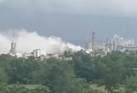Dok. Kepulan Asap Pabrik PT Merak Chemicals Indonesia