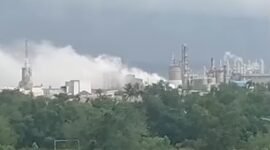 Dok. Kepulan Asap Pabrik PT Merak Chemicals Indonesia