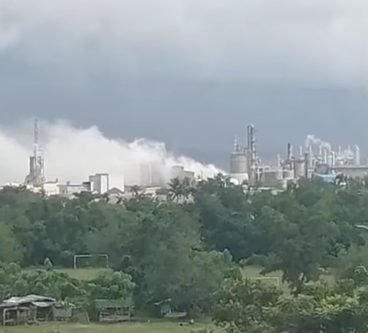 Dok. Kepulan Asap Pabrik PT Merak Chemicals Indonesia