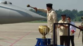 Presiden Prabowo menyerahkan jet tempur Rafale dan alutsista lainnya kepada TNI AU di Lanud Halim Perdanakusuma. Source:Youtube/Sekretariat Presiden