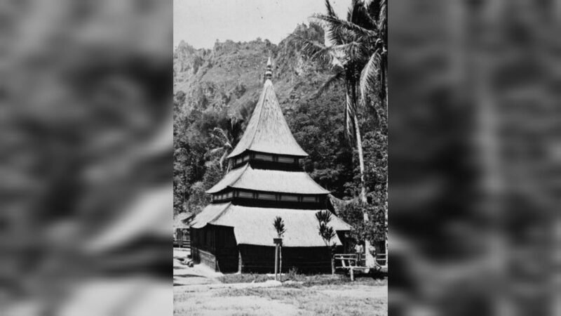 Foto: Sebuah Surau di Baso, Luhak Agam, estimasi tahun 1918 (KITLV)