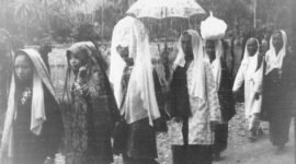 Kumpulan wanita Minangkabau dalam sebuah perhelatan, tahun tidak diketahui (KITLV)