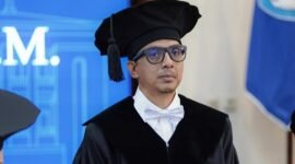 Foto: Zainal Arifin Mochtar saat pengukuhan guru besar (Dok. Instagram @zainalarifinmochtar)