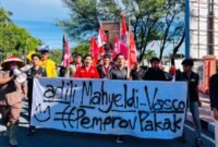 Foto: Massa Aksi di Kota Padang menuju Kantor Gubernur Sumbar, pada Kamis (25/6/2026)