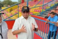 Andre Rosiade saat meninjau Stadion Agus Salim, Padang (Tangkapan layar dari akun @andre_rosiade)