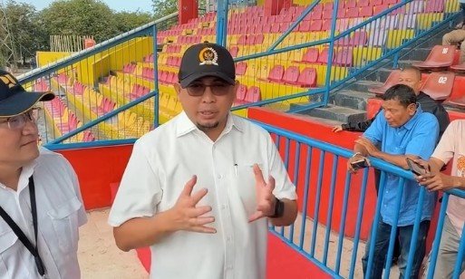 Andre Rosiade saat meninjau Stadion Agus Salim, Padang (Tangkapan layar dari akun @andre_rosiade)