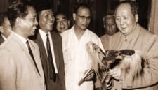 Foto D.N Aidit dengan Tokoh Revolusioner Tiongkok, Mao Zedong (Dok. Istimewa)
