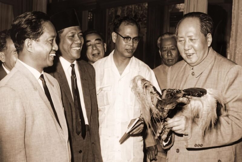 Foto D.N Aidit dengan Tokoh Revolusioner Tiongkok, Mao Zedong (Dok. Istimewa)