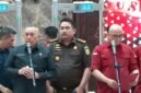 Dok. Plh Kapuspenkum Kejagung Mochamad Jeffry (kedua kiri) tampak berdiri mendampingi Direktur Penyidikan Jampidsus Kejagung Syarief Sulaeman Nahdi di tengah jalannya konferensi pers yang digelar pada Rabu (4/6).