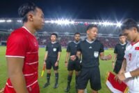 Dok. kapten kedua kesebelasan sebelum memulai pertandingan
