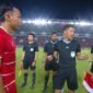 Dok. kapten kedua kesebelasan sebelum memulai pertandingan