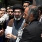 Foto: Mojtaba Khamenei ditengah keramaian (Dok. Associated Press Iran)