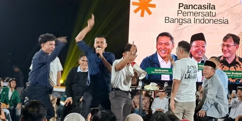 Foto: Mahasiswa UGM Geruduk Diskusi, Wamentan, Kepala BP Taskin, Menteri ATR/BPN di UGM