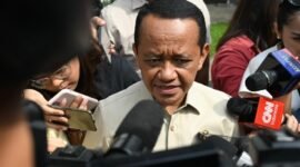 Foto: Bahlil Lahadalia saat diwawancarai wartawan (Instagram @bahlillahadalia)