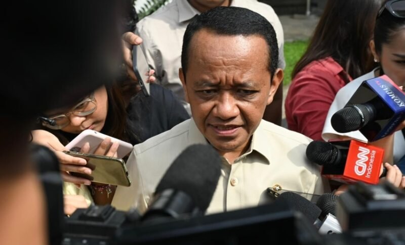 Foto: Bahlil Lahadalia saat diwawancarai wartawan (Instagram @bahlillahadalia)
