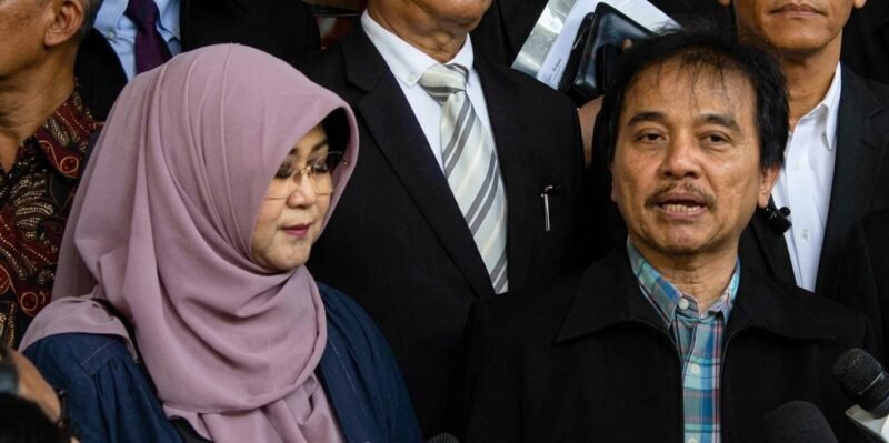 Foto: Roy Suryo dan Dokter Tifa (Arsip Foto. TEMPO)