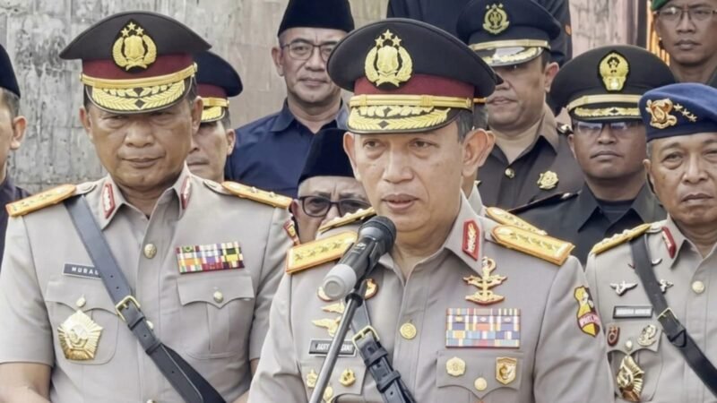 Foto: Kapolri Jenderal Listyo Sigit Prabowo beserta jajaran, saat beri keterangan pers di Blitar, Jawa Timur, Sabtu 20 Juni 2026