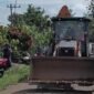 Foto: Alat Berat menuju lokasi perkara, di Nagari Sungai Kamuyang, Kecamatan Luak Kabupaten Lima Puluh Kota pada Kamis 18 Juni 2026
