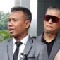 Foto: Ahmad Khozinudin ketika di hadapan awak media, Senin 22 Juni 2026