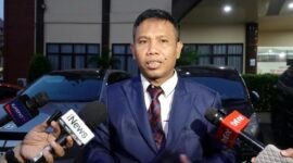 Foto: Ahmad Khozinudin, Kuasa Hukum Roy Suryo saat diwawancarai wartawan (Sabtu 20 Juni 2026)