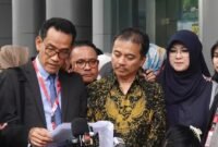 Foto: Refly Harun, Dokter Tifa, dan Roy Suryo, pasca dikabulkannya penangguhan penahanan oleh Kajari Jaksel, Senin 22 Juni 2026 (Dok. Kompas)